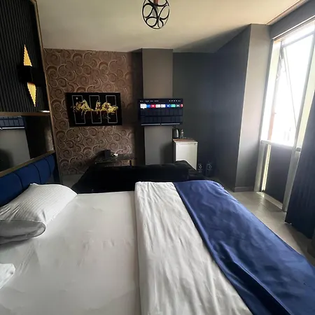 Hotel 216 Hill 2*