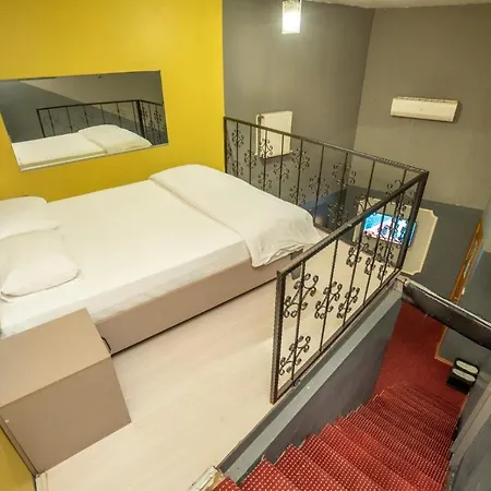 Hotel 216 Hill 2*