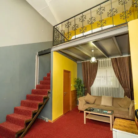 216 Hill Hotel