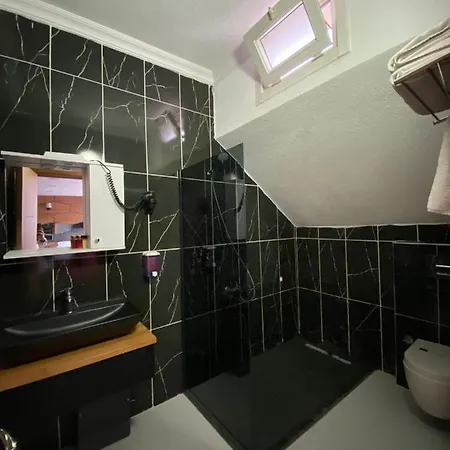216 Hill Hotel 2*