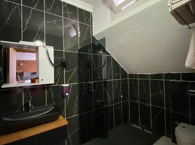 216 Hill מלון 2*