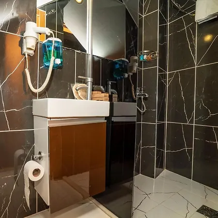 216 Hill Hotell